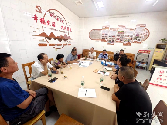 社區(qū)召開“五共”議事會，調(diào)解單元電梯加裝居民矛盾.jpg
